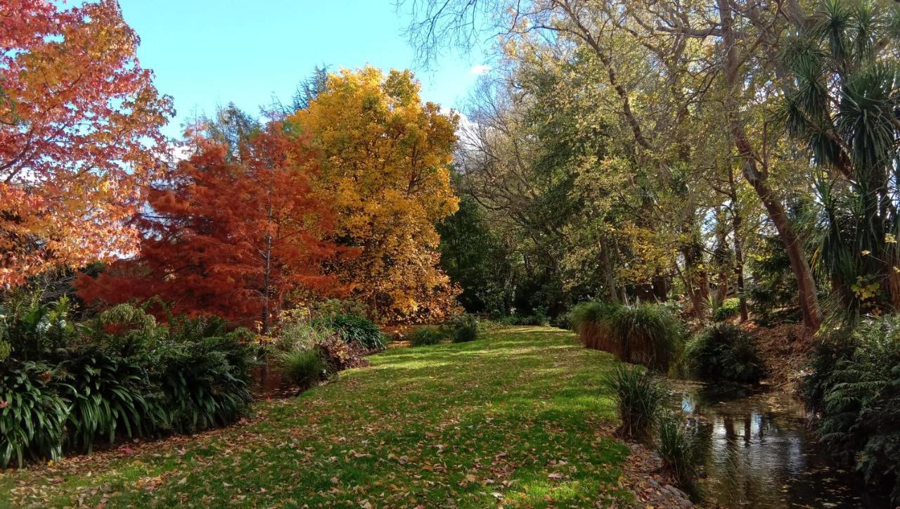 Апартаменты Rose & Stream Retreat Waikuku Экстерьер фото